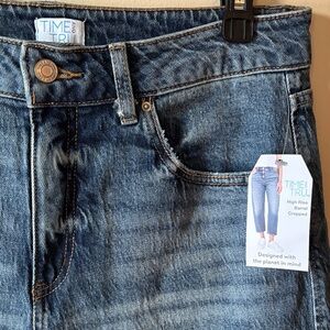 Time and Tru Women's Blue High Rise Barrel Cropped Jeans